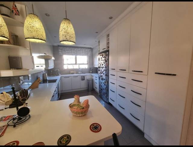 3 BEDROOM TOWNHOUSE FOR SALE IN NEWMARKET